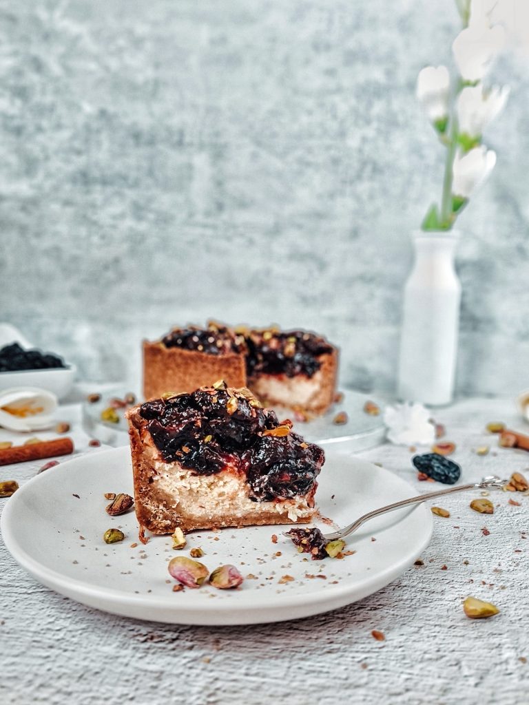 Cheesecake so sušenými slivkami a pistáciovou posýpkou, Cheesecake so sušenými slivkami a pistáciovou posýpkou