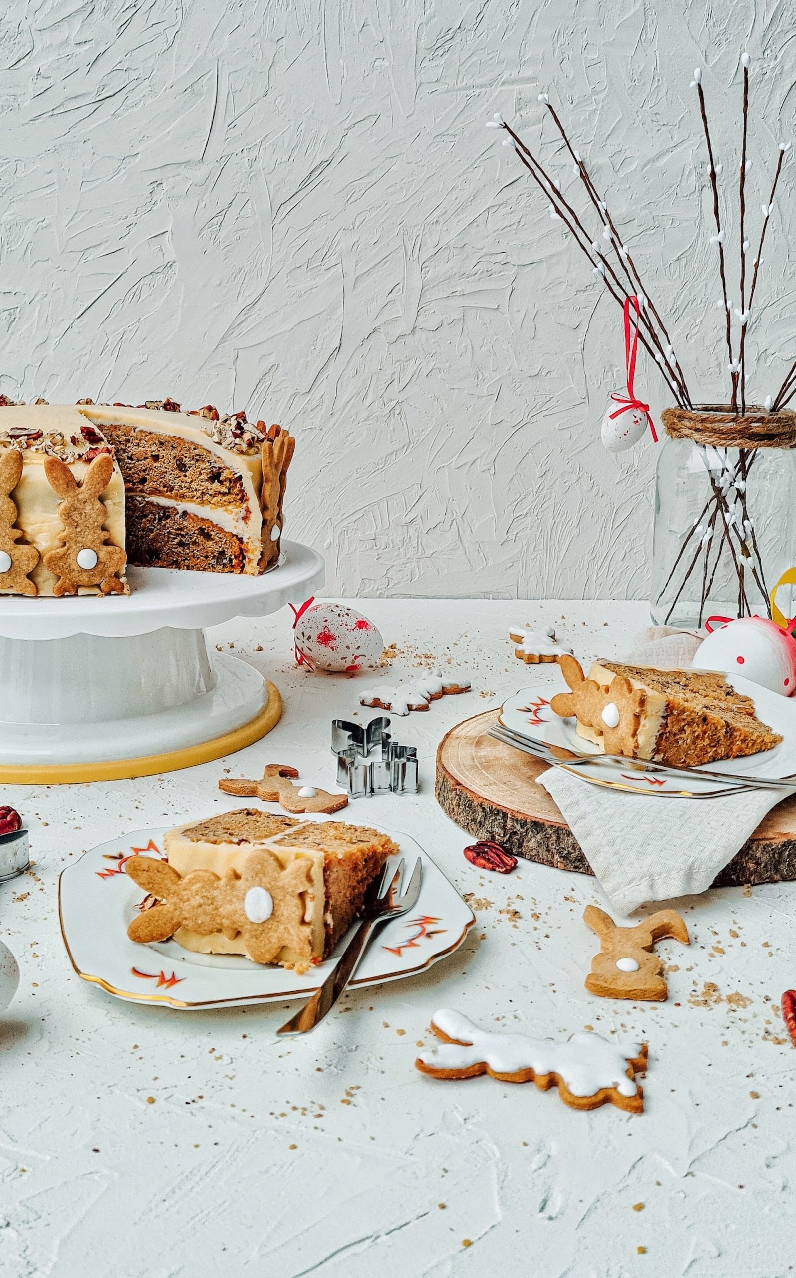 Mrkvová torta s polevou z bielej čokolády a praženými pekanovými orechmi, Mrkvová torta s polevou z bielej čokolády a praženými pekanovými orechmi