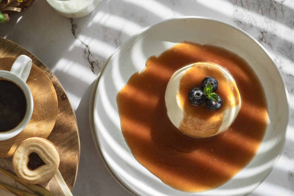 Panna Cotta s karamelovou omáčkou a čučoriedkami, Panna Cotta s karamelovou omáčkou a čučoriedkami