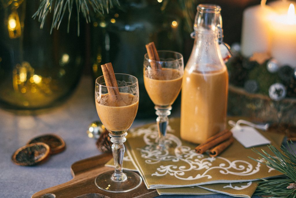 Vianočný likér, Karamelovo &#8211; rumový likér so škoricou