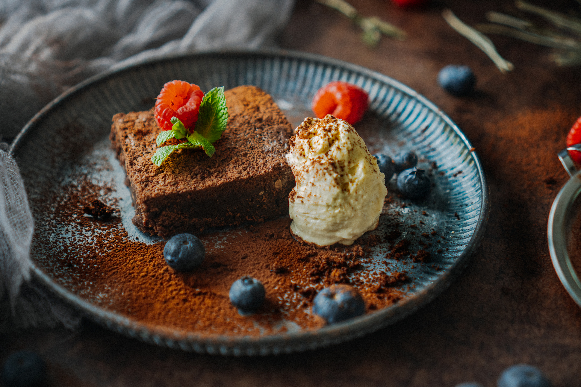 Čokoládové brownies s ovocím a vanilkovou zmrzlinou, Čokoládové brownies s ovocím a vanilkovou zmrzlinou