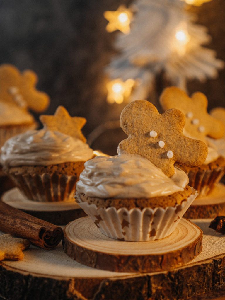 Vianočné muffinky so škoricovým krémom a perníkovou sušienkou, Vianočné muffinky so škoricovým krémom a perníkovou sušienkou