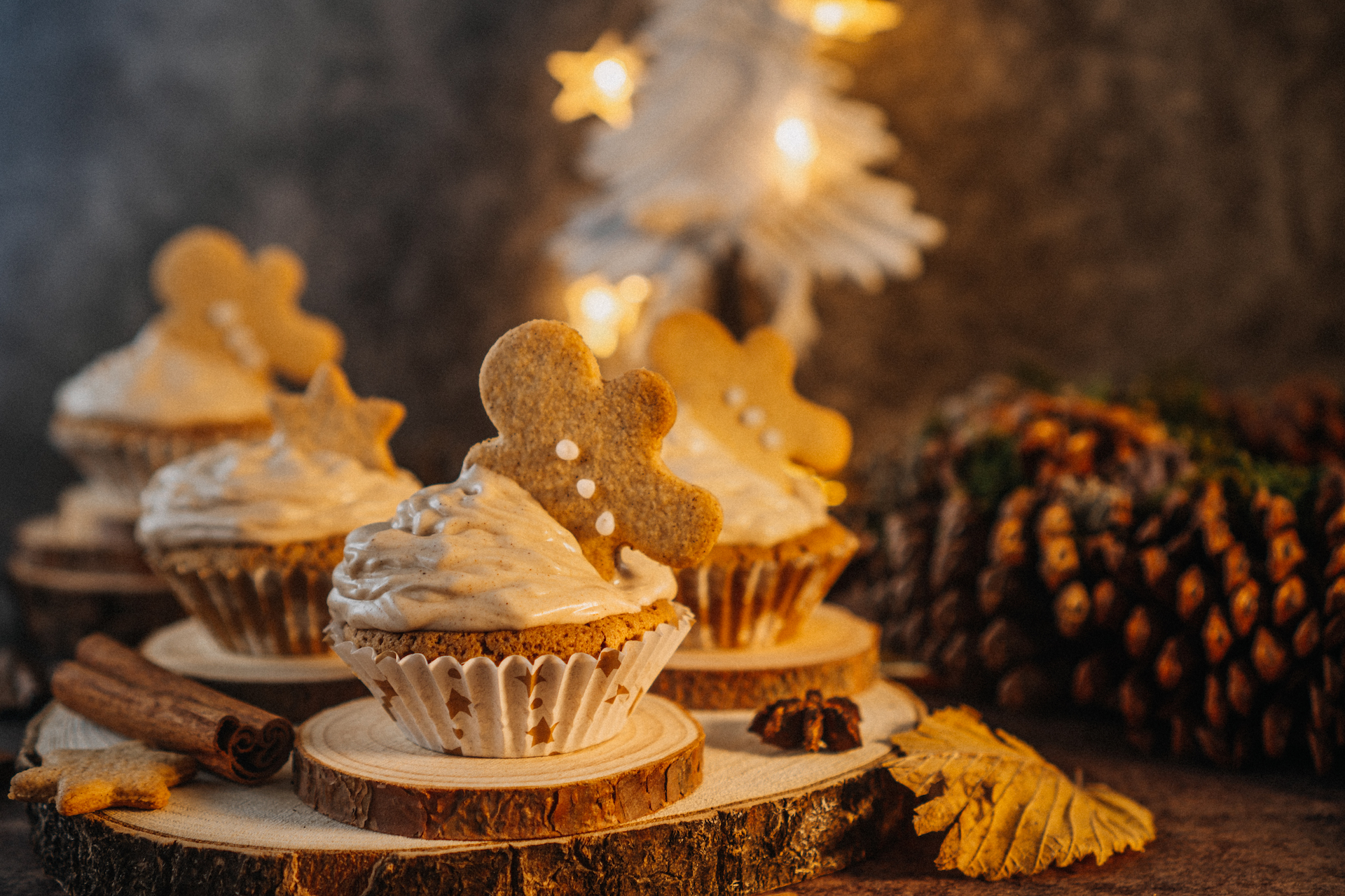 Vianočné muffinky so škoricovým krémom a perníkovou sušienkou, Vianočné muffinky so škoricovým krémom a perníkovou sušienkou