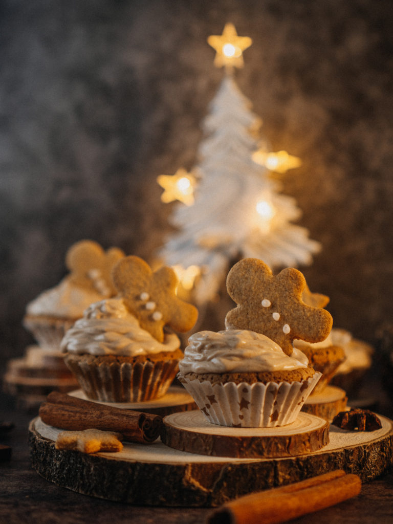 Vianočné muffinky so škoricovým krémom a perníkovou sušienkou, Vianočné muffinky so škoricovým krémom a perníkovou sušienkou