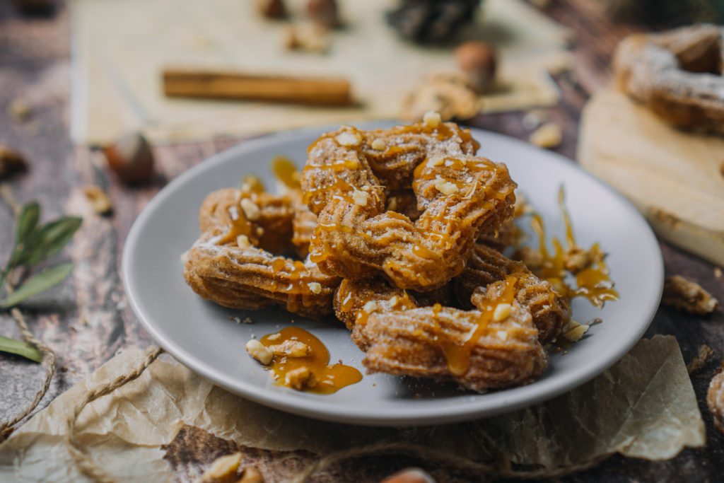 Škoricové churros hviezdičky obalené v škoricovom cukri s karamelom, Škoricové churros hviezdičky obalené v škoricovom cukri s karamelom