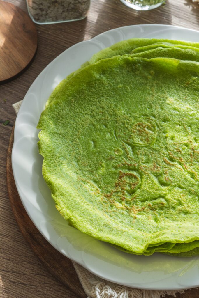 Palacinky s medved&iacute;m cesnakom, Palacinky s medved&iacute;m cesnakom, lososom a kr&eacute;mov&yacute;m syrom