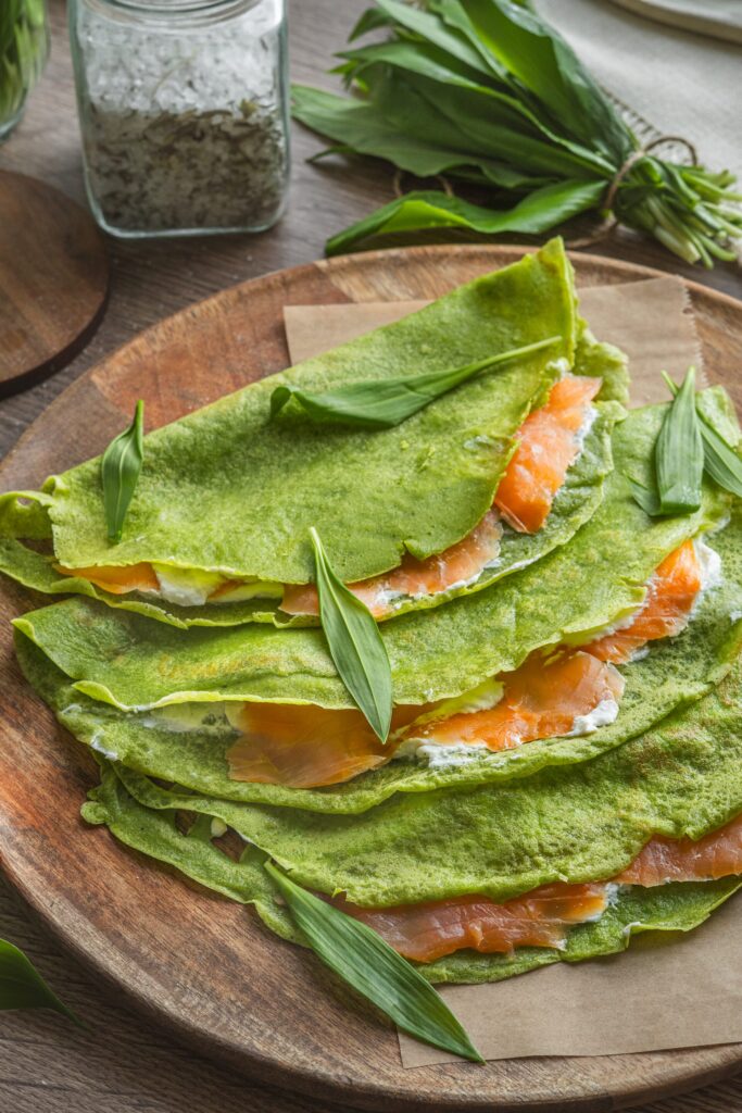 Palacinky s medved&iacute;m cesnakom, Palacinky s medved&iacute;m cesnakom, lososom a kr&eacute;mov&yacute;m syrom