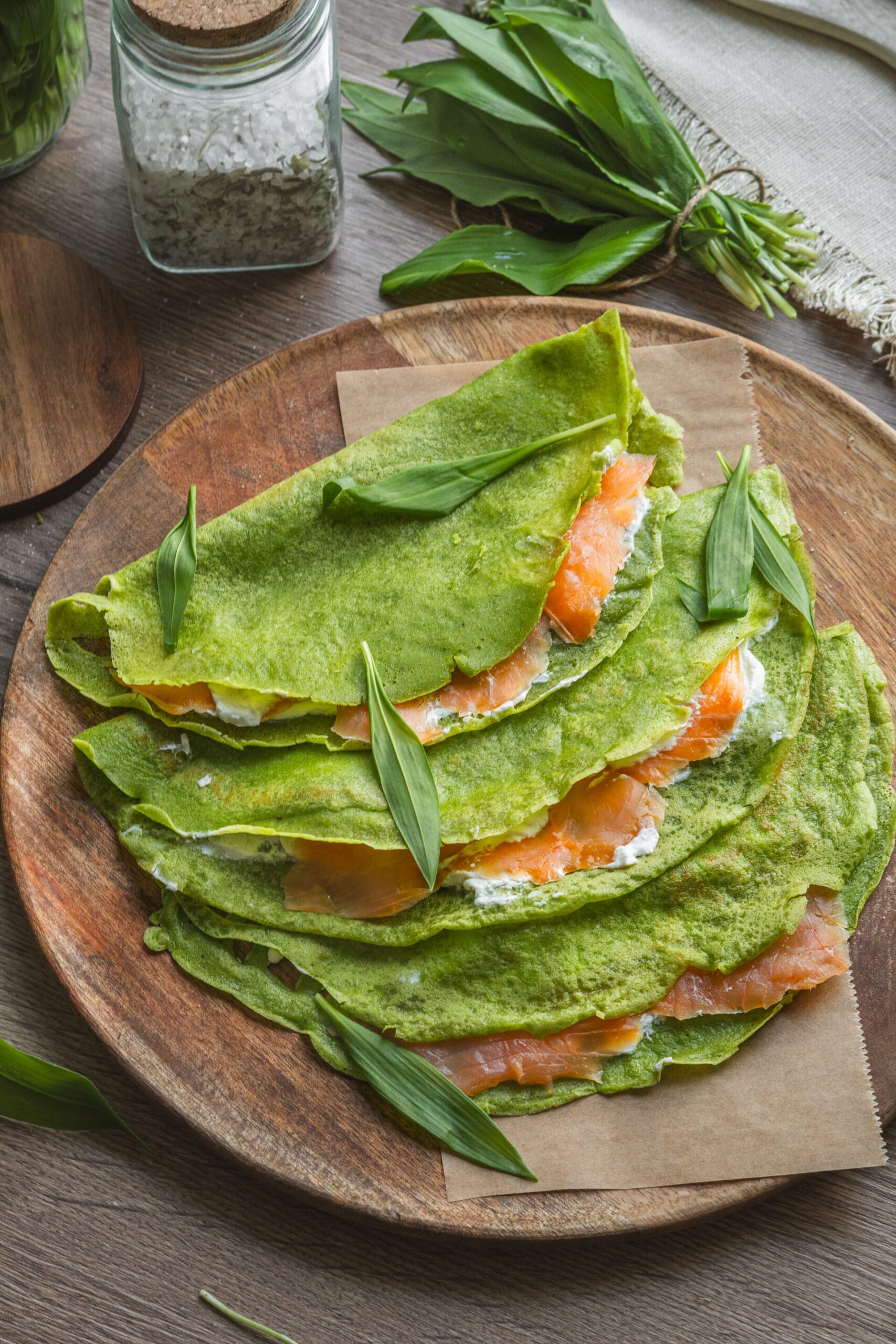 Palacinky s medved&iacute;m cesnakom, Palacinky s medved&iacute;m cesnakom, lososom a kr&eacute;mov&yacute;m syrom
