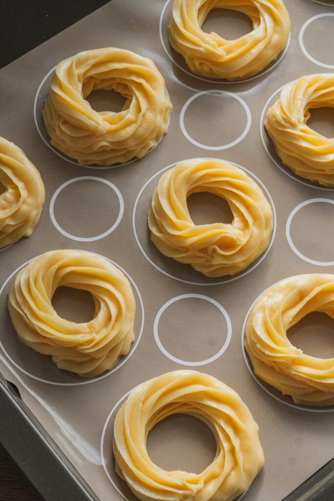 Veľkonočn&eacute; venčeky s vanilkov&yacute;m kr&eacute;mom, Veľkonočn&eacute; venčeky s vanilkov&yacute;m kr&eacute;mom