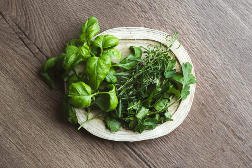 Ako uchovať bylinky čerstv&eacute; čo najdlh&scaron;ie?, Ako uchovať bylinky čerstv&eacute; čo najdlh&scaron;ie? Tieto triky v&aacute;m u&scaron;etria nervy aj peniaze