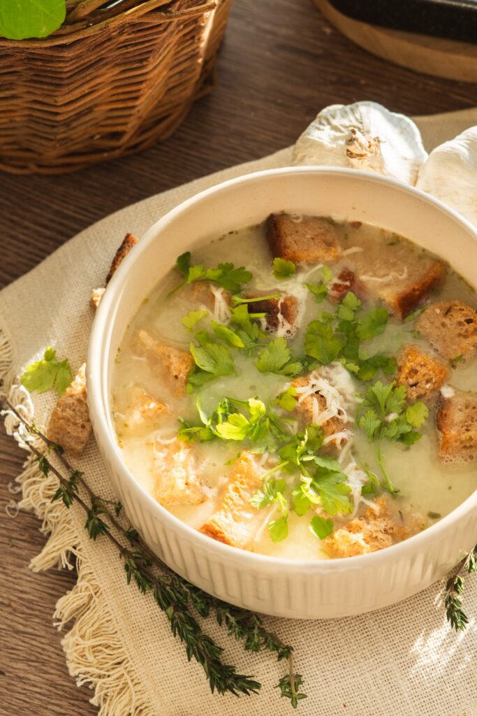 Jemn&aacute; cesnačka s krut&oacute;nmi a tymianom, Jemn&aacute; cesnačka s krut&oacute;nmi a tymianom