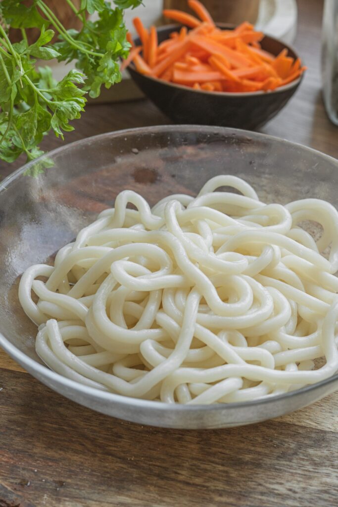 Kr&eacute;mov&eacute; udon rezance, Kr&eacute;mov&eacute; udon rezance s krevetami v miso om&aacute;čke