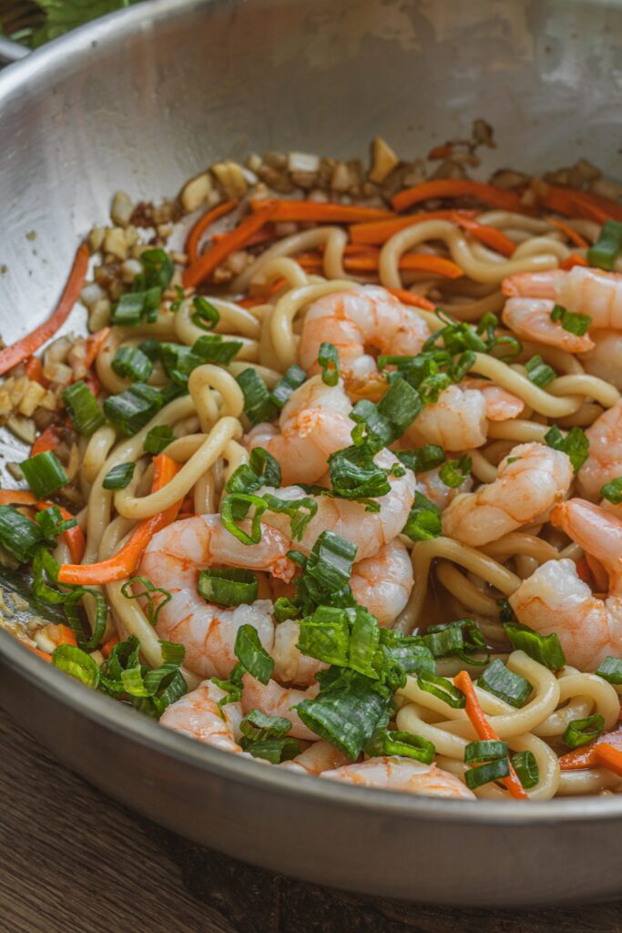 Kr&eacute;mov&eacute; udon rezance, Kr&eacute;mov&eacute; udon rezance s krevetami v miso om&aacute;čke