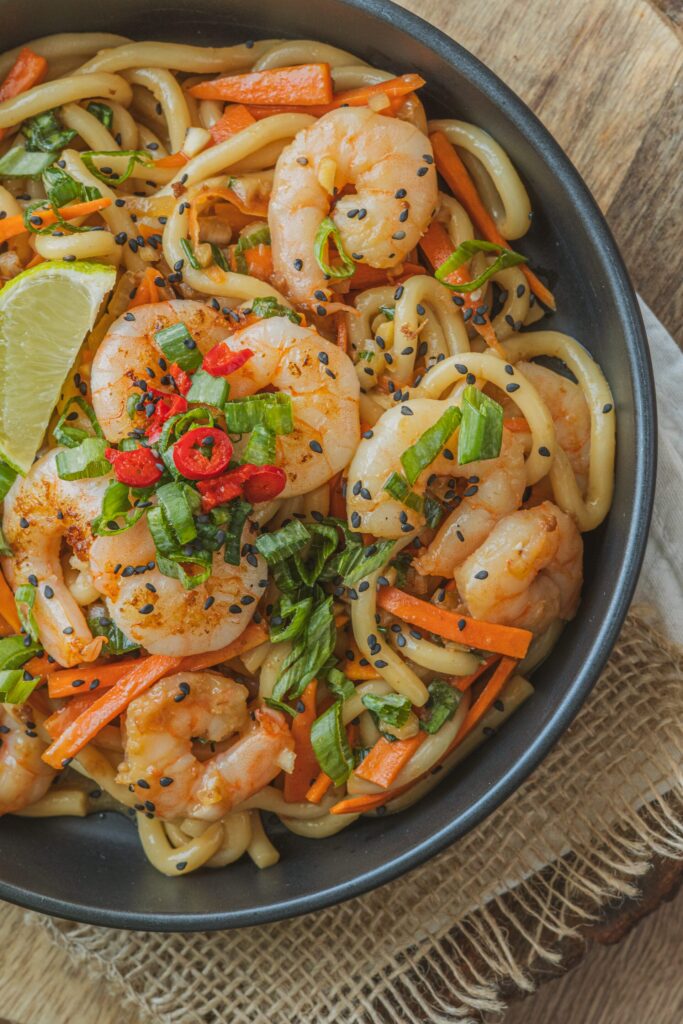 Kr&eacute;mov&eacute; udon rezance, Kr&eacute;mov&eacute; udon rezance s krevetami v miso om&aacute;čke