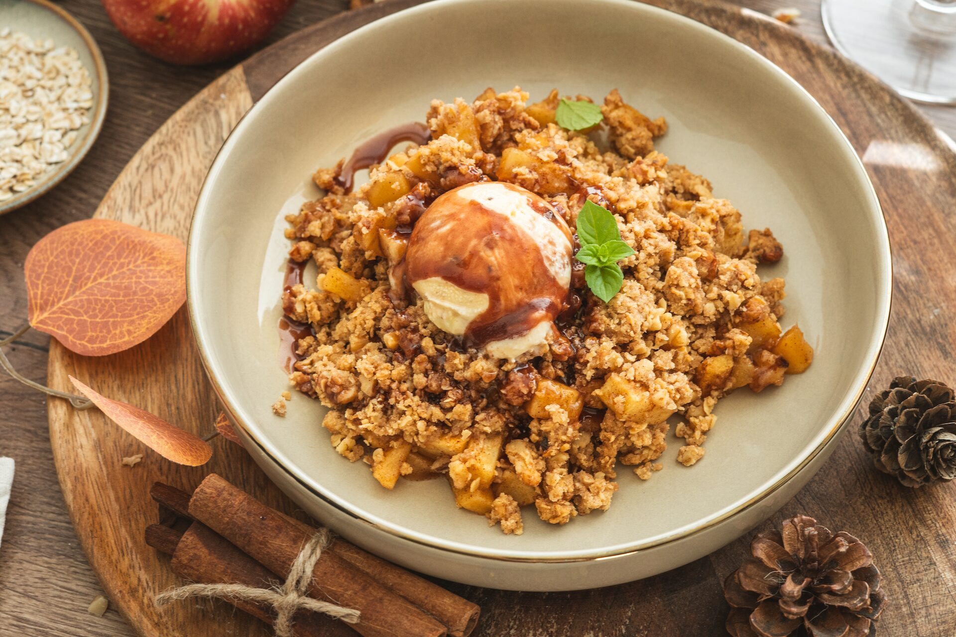 Jablkov&yacute; crumble s v&iacute;nov&yacute;m karamelom, Jablkov&yacute; crumble s v&iacute;nov&yacute;m karamelom